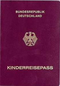 Der Kinderreisepass ist ein Pass, der in der Regel für Kinder bis zum 12. Lebensjahr ausgestellt wird.